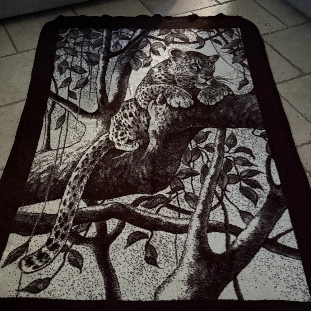 Vintage San Marcos Leopard on Tree Blanket Gently Loved 87”x54” Reversible - Picture 8 of 13